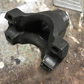 300369 Advance Adapters New Process 205 Np 203 1330 Series Cv End Yoke 32 Spline Front