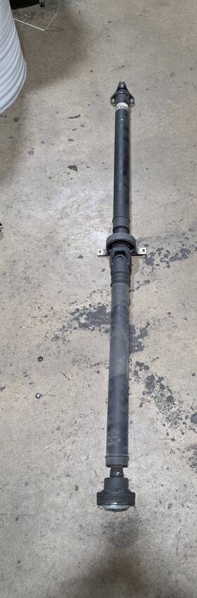 7559980-01 Bmw 5 Series 530i 525i E60 Driveshaft Prop Manual Transmission Rwd Oem