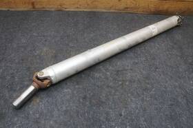 84997913 Cadillac Rear Propeller Prop Drive Shaft Oem Escalade Esv 2021-2022 84997913 Cadillac Rear Propeller Prop Drive Shaft Oem Escalade Esv 2021-2022