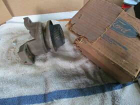 Ford B8qh-4851-c Nos Heavy Duty Truck Yoke Flange B8qh-4351-c