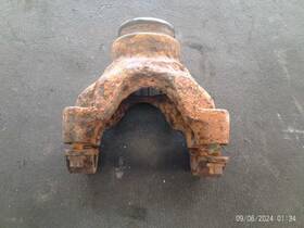 Ford Truck 432.fd8m99 1999 F250 Rear Driveshaft Center Yoke 2 Piece Rusty 361610