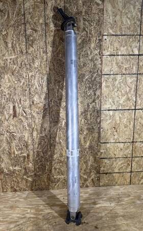 84620596 Gm 20-22 Chevrolet Silverado Crew Cab 2500 Oem 6.6l Diesel Drive Shaft