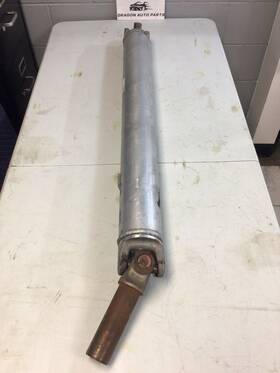 812594877 Gm Trucks Oem 2021-2022 Gmc Yukon 6.2l 4wd Rear Driveshaft Prop Propeller 812594877 Gm Trucks Oem 2021-2022 Gmc Yukon 6.2l 4wd Rear Driveshaft Prop Propeller