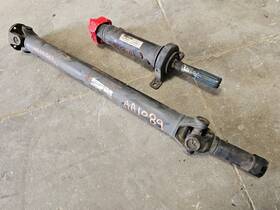 897087 Isuzu Used 2001 Npr 2 Piece Drive Shaft Gas 5.7 Automatic Ship Los Angeles