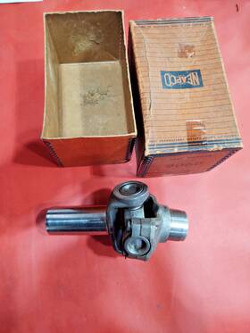 9060 Neapco Nos Usa 40 41 42 46 47 48 Chevy Car And Truck Gmc Universal Joint Assembly 3 Speed