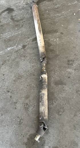37000-7s205 Nissan 04-06 Titan 5.6l Se Le Xe Rwd Propeller Drive Shaft Assembly