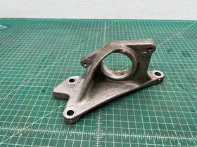39780-5ha0a Nissan 15-20 Rogue Intermediate Drive Shaft Support Bracket Oem
