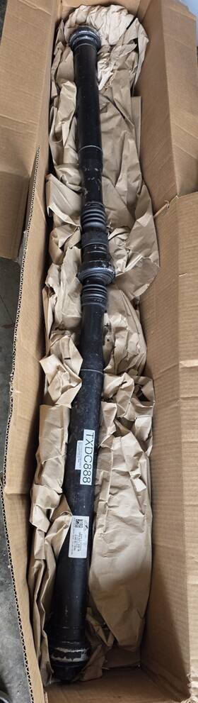 Porsche 7po.521.102.n Cayenne Hybrid S Rear Prop Shaft Driveshaft. Pre-owned. Free Delivery