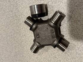 F63519 Spicer Driveshaft U-joint Sh 97 W5 Missing Parts