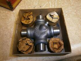 1687251 Studebaker 682027 U-joint Nos 1949-56 Big Trucks 1 Ton