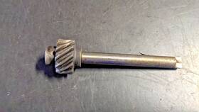 418277 Volvo Distrubutor Drive Gear Shaft 120 130 220 140 164 200 P1800 Pv